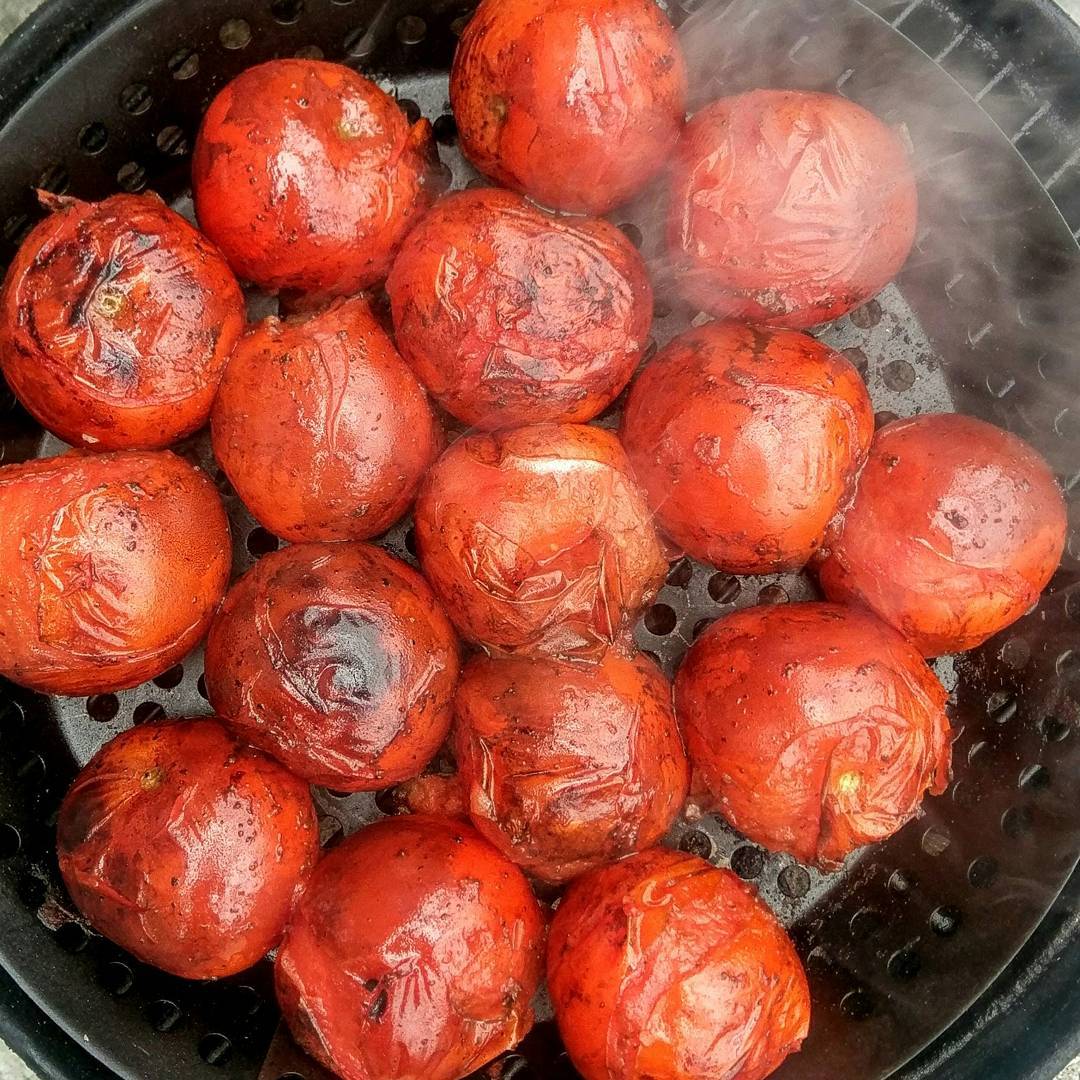 smoked tomatoes on the grill